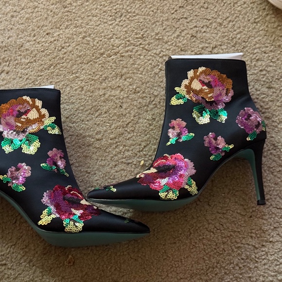 Betsy Johnson Sequin Flower Midi heel Boots 8.5 w - Picture 1 of 3